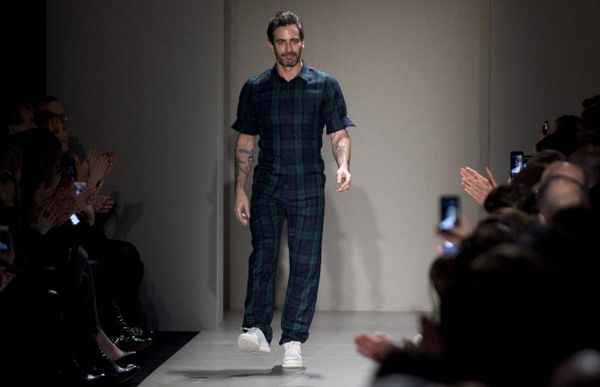 Marc Jacobs trasforma il vandalismo in affari con una t-shirt