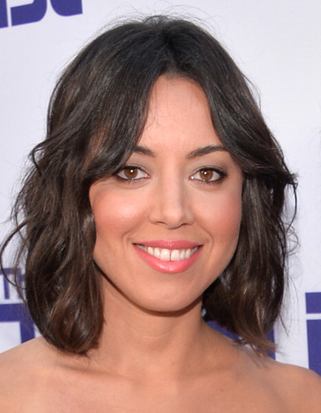 Aubrey Plaza look, minidress e tacchi alti per la nuova stella della comicità americana