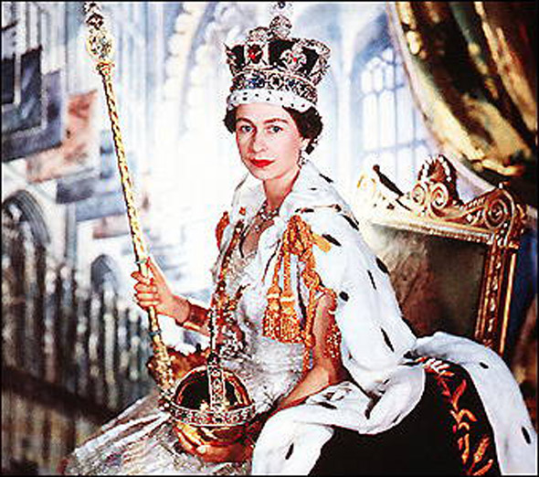 In mostra a Londra l'abito dell'incoronazione della Regina Elisabetta II