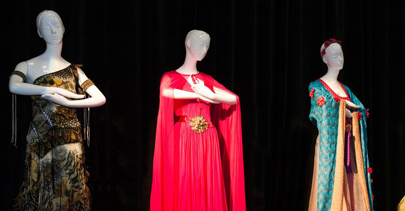 Jenny Packham, la stilista preferita di Kate Middleton, disegna abiti da favola per Harrods e Disney