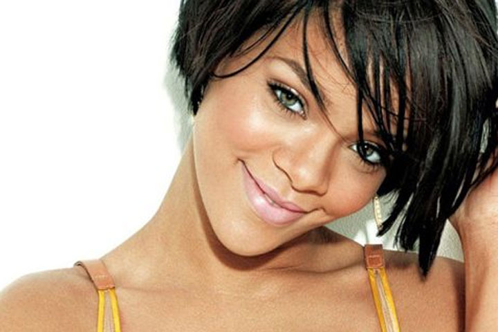 Rihanna lancia la sua seconda collezione per River Island: sexy, hip hop e camouflage