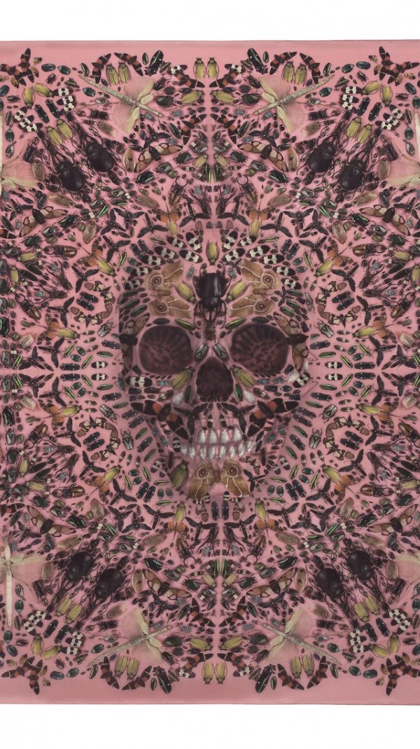 Alexander McQuenn e Damien Hirst, special collection di foulard per l'anniversario della skull scarf