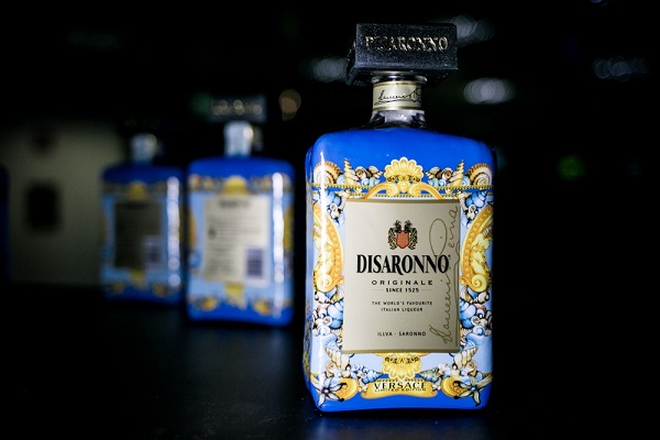 Disaronno wears Versace, insieme per Charity Fashion for Development