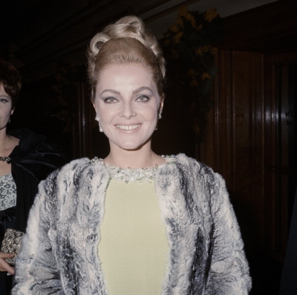 Omaggio a Virna Lisi, un'attrice di grande bellezza e stile - foto