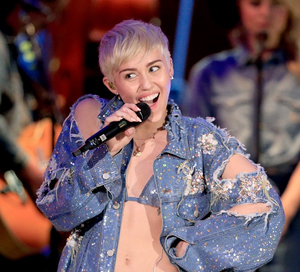 Miley Cyrus, tutti gli outfit del suo 2014 - foto