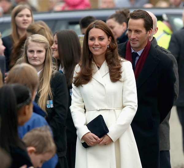 Kate Middleton, pure white con il cappotto Max Mara