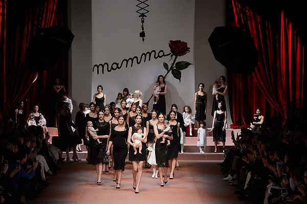 Viva La Mamma, la sfilata a/i 2015-2016 firmata Dolce & Gabbana