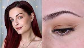 Transparent eyeliner, il make up più virale del momento