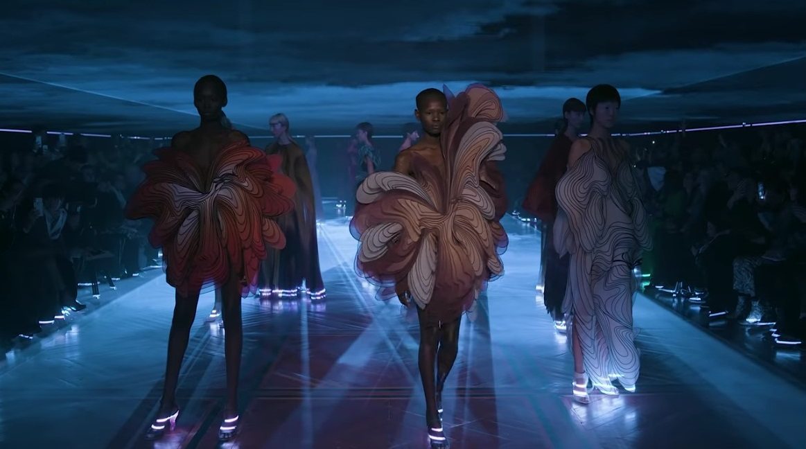 fashion hi-tech